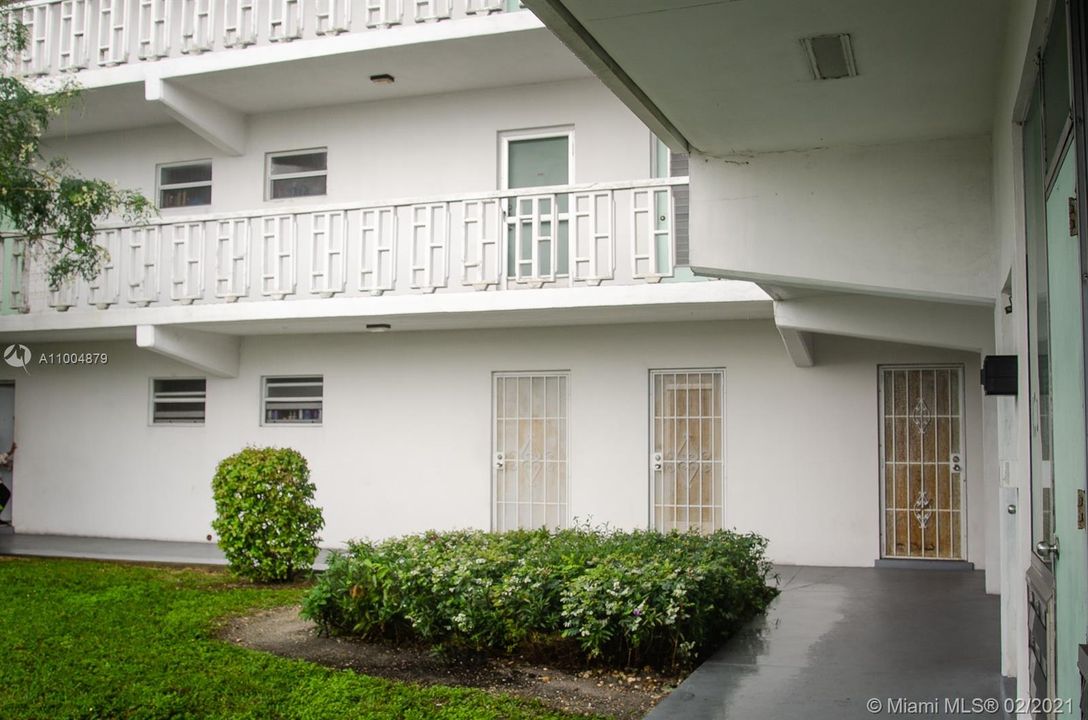 最近售出: $82,000 (1 贝兹, 1 浴室, 640 平方英尺)