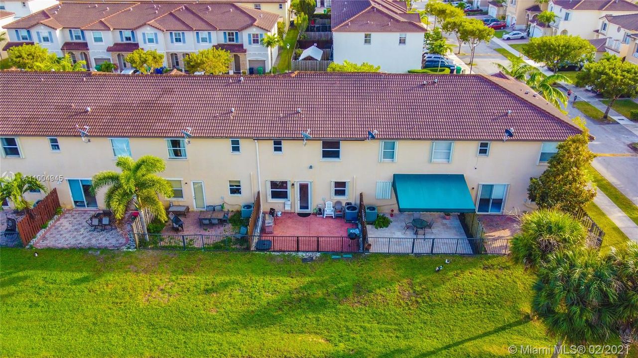 Недавно продано: $385,000 (3 спален, 2 ванн, 1816 Квадратных фут)