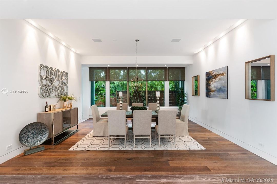 Recently Sold: $6,900,000 (6 beds, 7 baths, 11212 Square Feet)