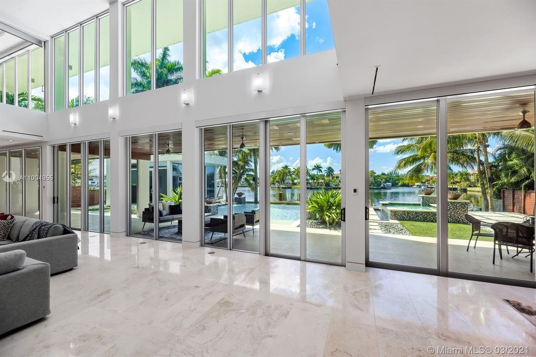 Recently Sold: $6,900,000 (6 beds, 7 baths, 11212 Square Feet)