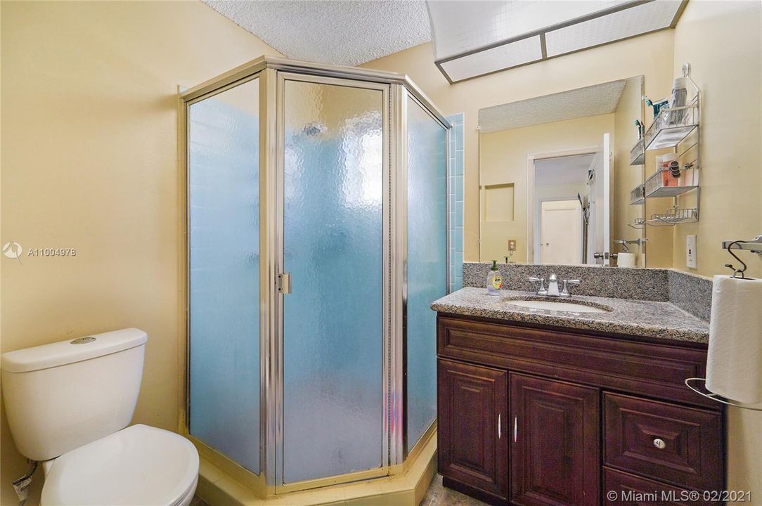 最近售出: $348,000 (3 贝兹, 2 浴室, 1692 平方英尺)