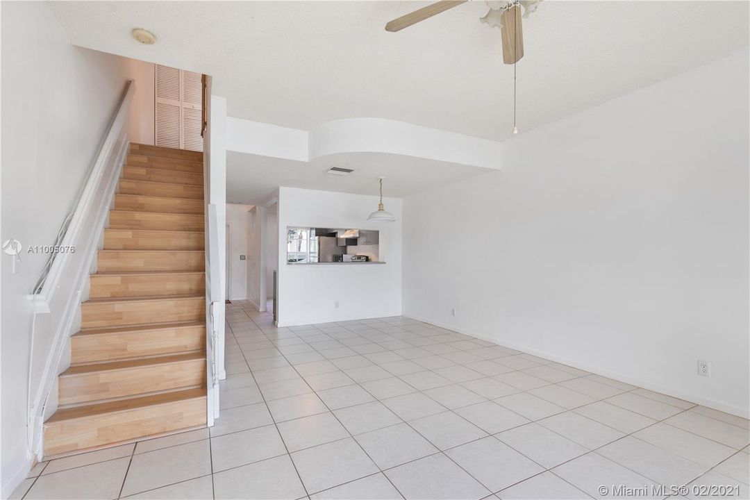 Recently Sold: $239,000 (2 beds, 1 baths, 1110 Square Feet)