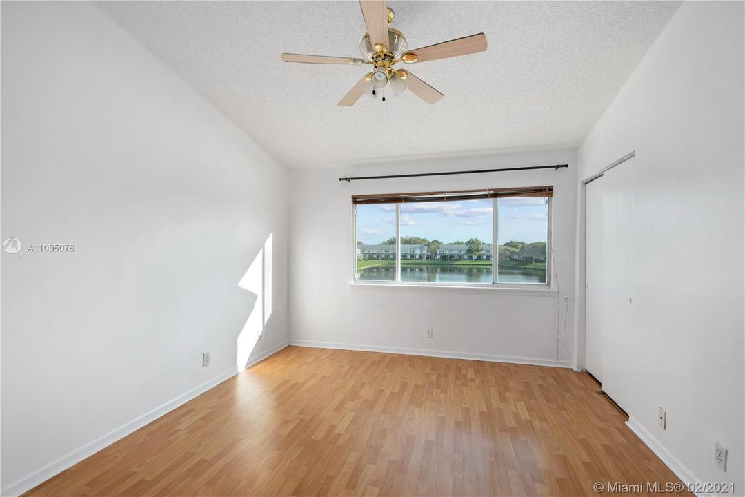 Recently Sold: $239,000 (2 beds, 1 baths, 1110 Square Feet)