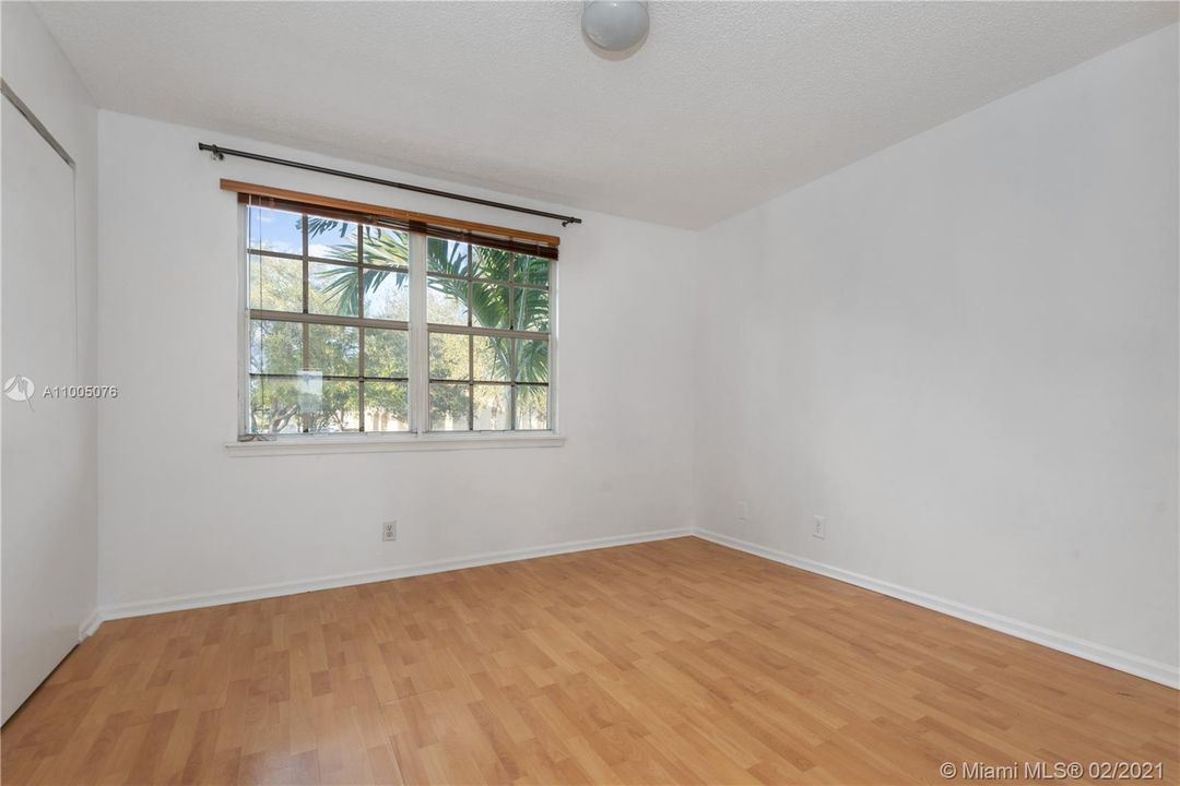 Recently Sold: $239,000 (2 beds, 1 baths, 1110 Square Feet)