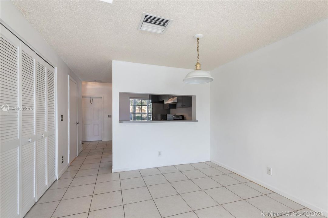 Recently Sold: $239,000 (2 beds, 1 baths, 1110 Square Feet)