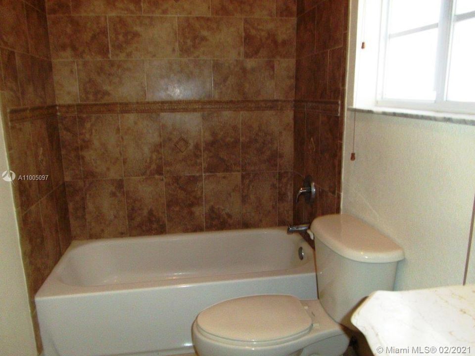 Недавно арендовано: $2,800 (5 спален, 3 ванн, 4038 Квадратных фут)