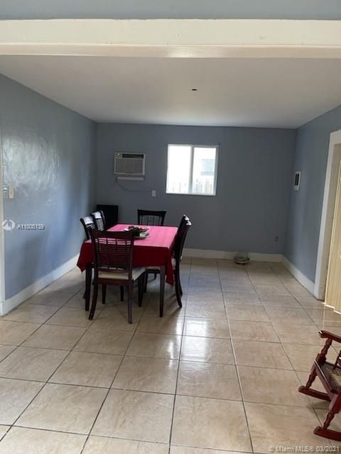 Recently Sold: $330,000 (4 beds, 2 baths, 1720 Square Feet)