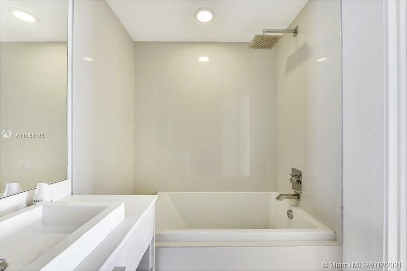 Недавно продано: $349,000 (1 спален, 1 ванн, 776 Квадратных фут)