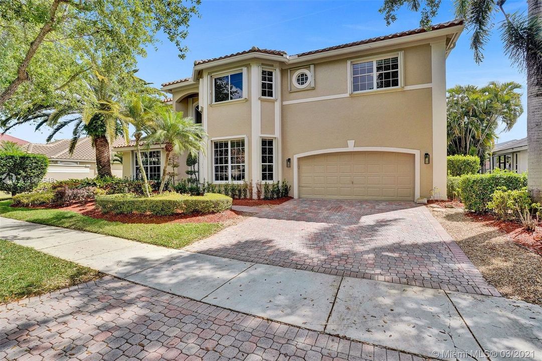 Recently Sold: $1,100,000 (5 beds, 4 baths, 3835 Square Feet)