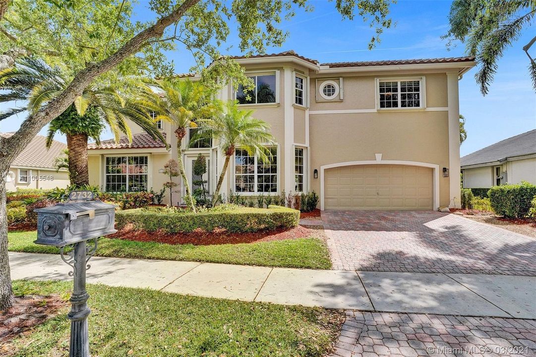 Recently Sold: $1,100,000 (5 beds, 4 baths, 3835 Square Feet)