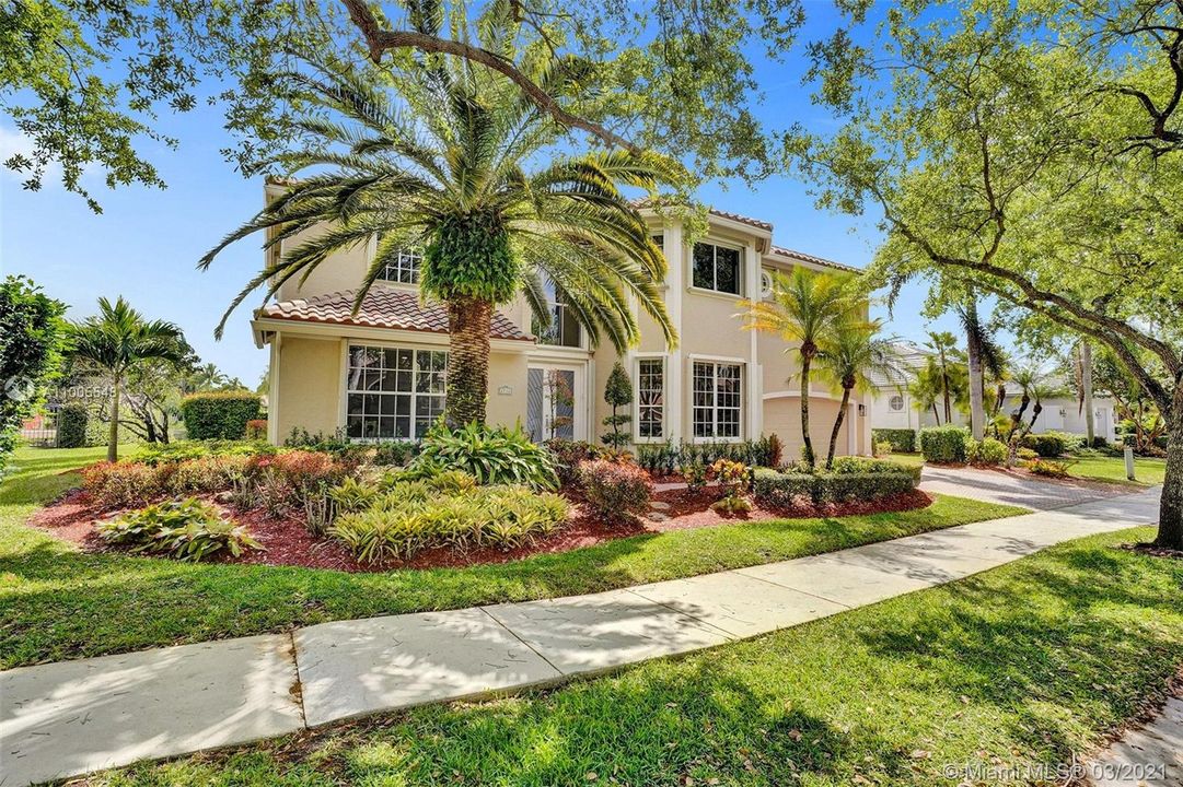 Recently Sold: $1,100,000 (5 beds, 4 baths, 3835 Square Feet)