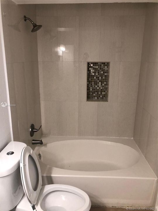 最近租的: $1,250 (1 贝兹, 1 浴室, 588 平方英尺)