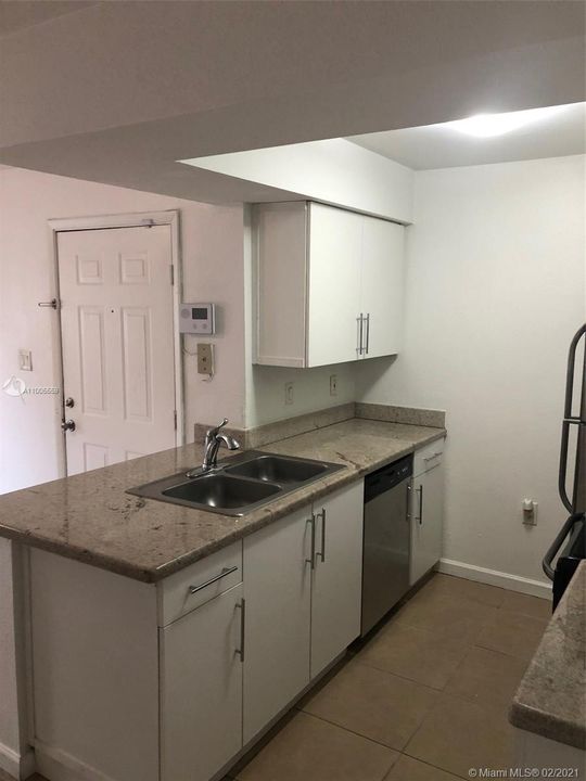 最近租的: $1,250 (1 贝兹, 1 浴室, 588 平方英尺)