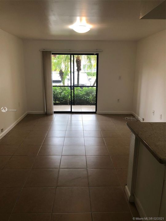 最近租的: $1,250 (1 贝兹, 1 浴室, 588 平方英尺)