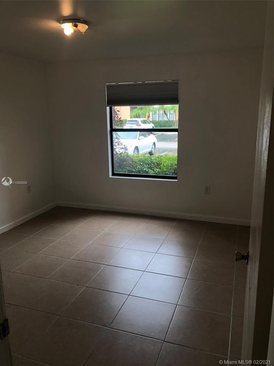 最近租的: $1,250 (1 贝兹, 1 浴室, 588 平方英尺)