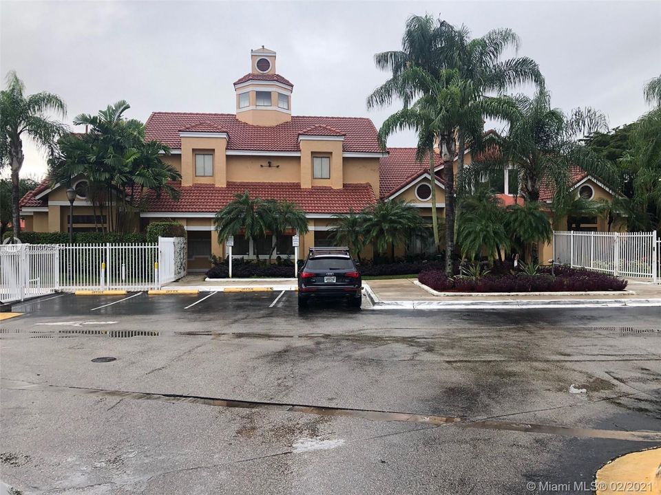 最近租的: $1,250 (1 贝兹, 1 浴室, 588 平方英尺)