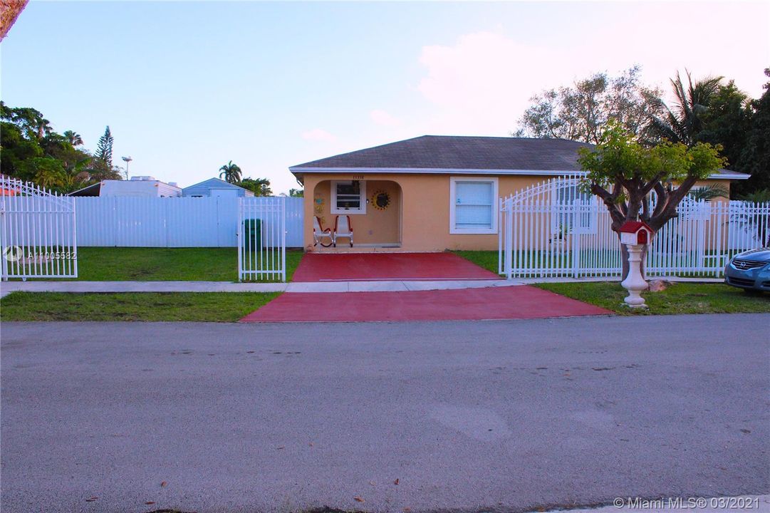 Recently Sold: $350,000 (3 beds, 2 baths, 1495 Square Feet)