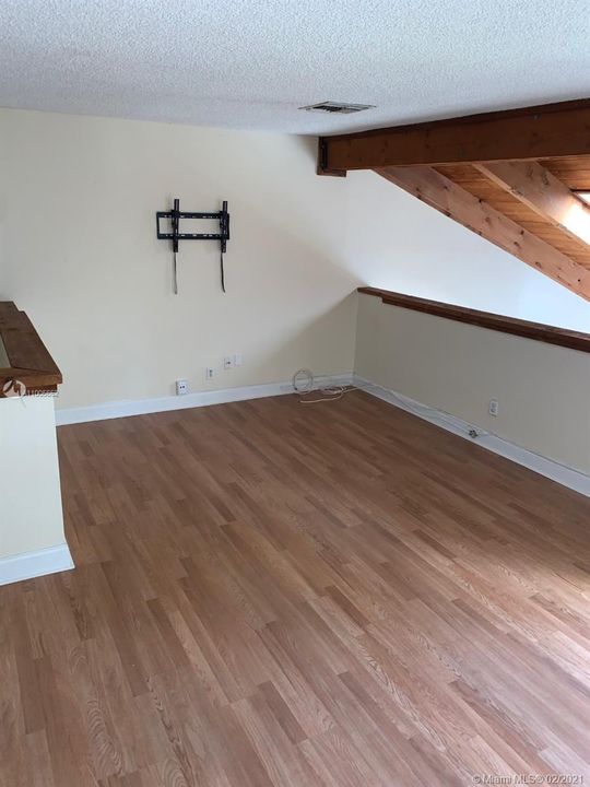 Recently Rented: $1,700 (2 beds, 2 baths, 1360 Square Feet)