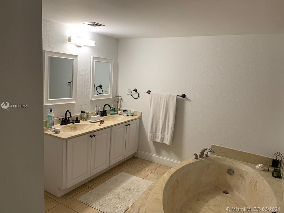 Недавно арендовано: $3,200 (2 спален, 2 ванн, 1330 Квадратных фут)