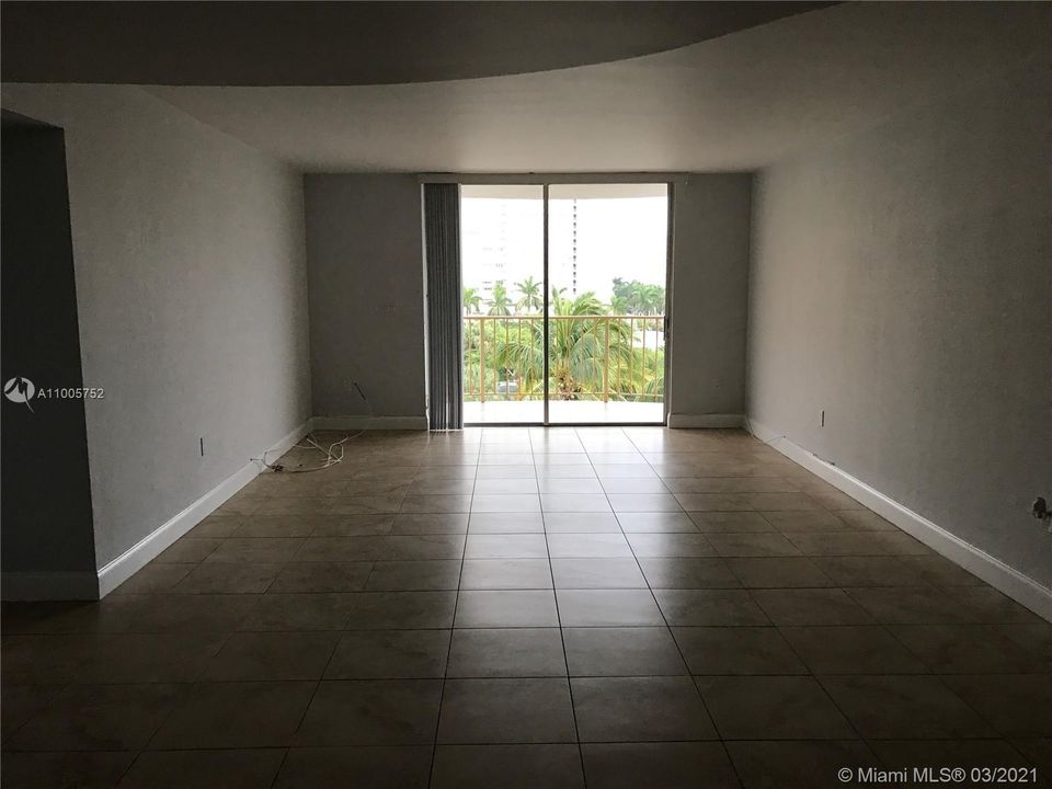 Recently Rented: $3,200 (2 beds, 2 baths, 1330 Square Feet)