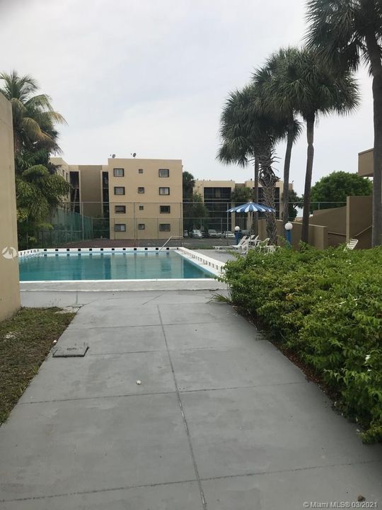 Recently Sold: $165,000 (1 beds, 1 baths, 773 Square Feet)