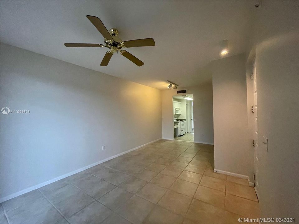 Recently Rented: $1,450 (1 beds, 1 baths, 596 Square Feet)