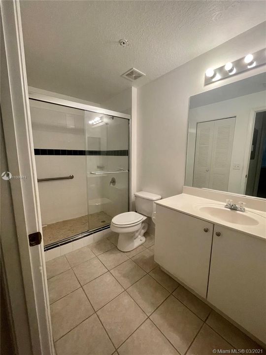 Recently Rented: $1,450 (1 beds, 1 baths, 596 Square Feet)