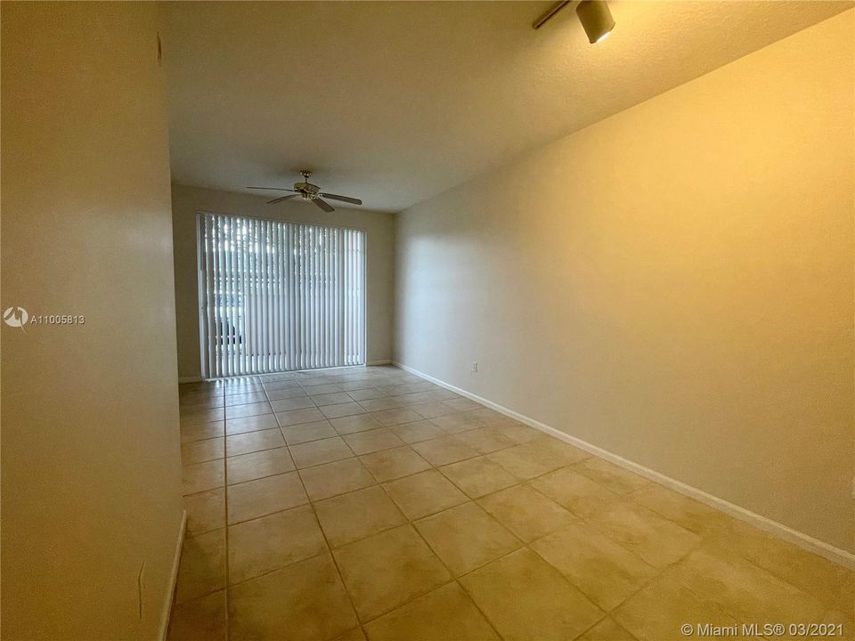 Recently Rented: $1,450 (1 beds, 1 baths, 596 Square Feet)