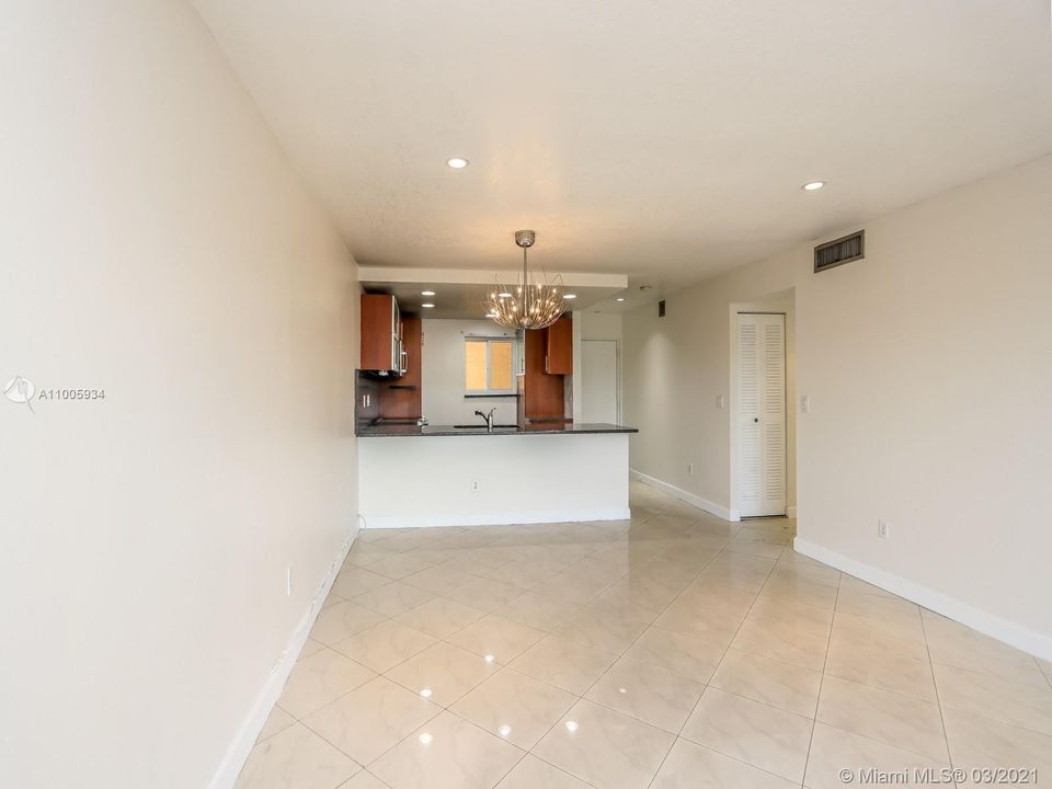 Recently Sold: $239,000 (2 beds, 2 baths, 912 Square Feet)