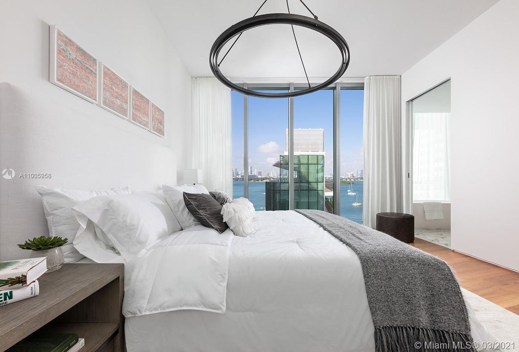 Recently Sold: $2,834,000 (2 beds, 2 baths, 2282 Square Feet)