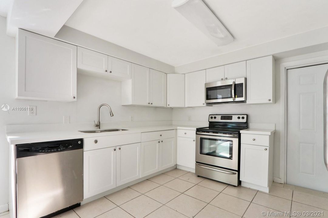 最近售出: $829,000 (0 贝兹, 0 浴室, 3211 平方英尺)