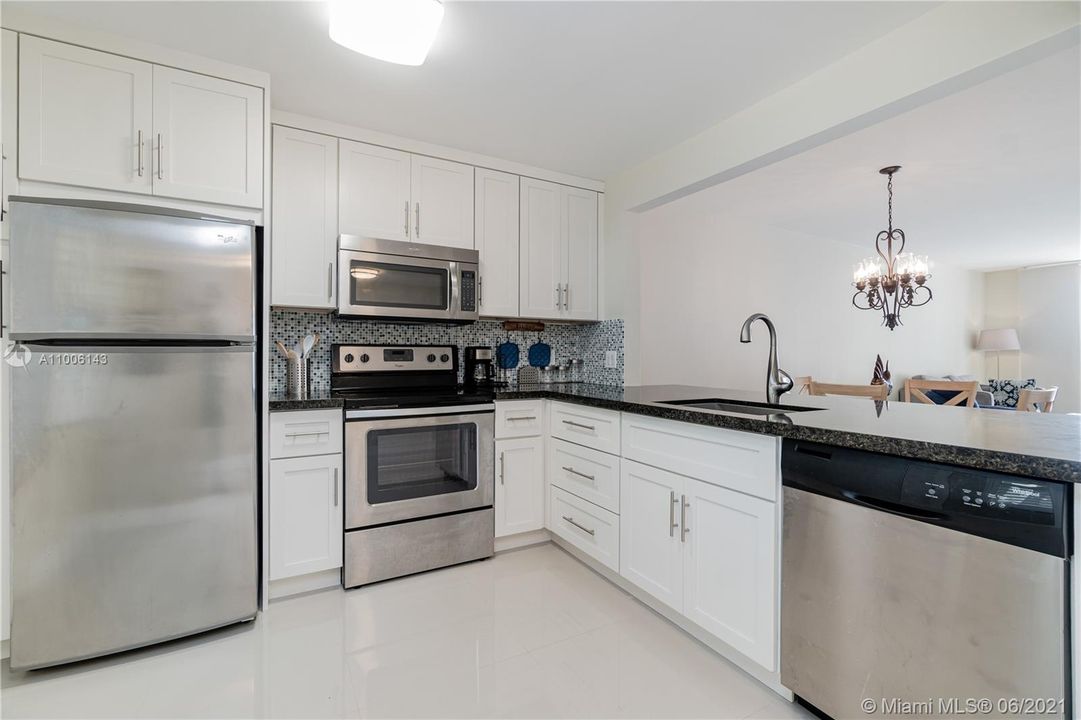 Recently Sold: $317,999 (1 beds, 1 baths, 900 Square Feet)