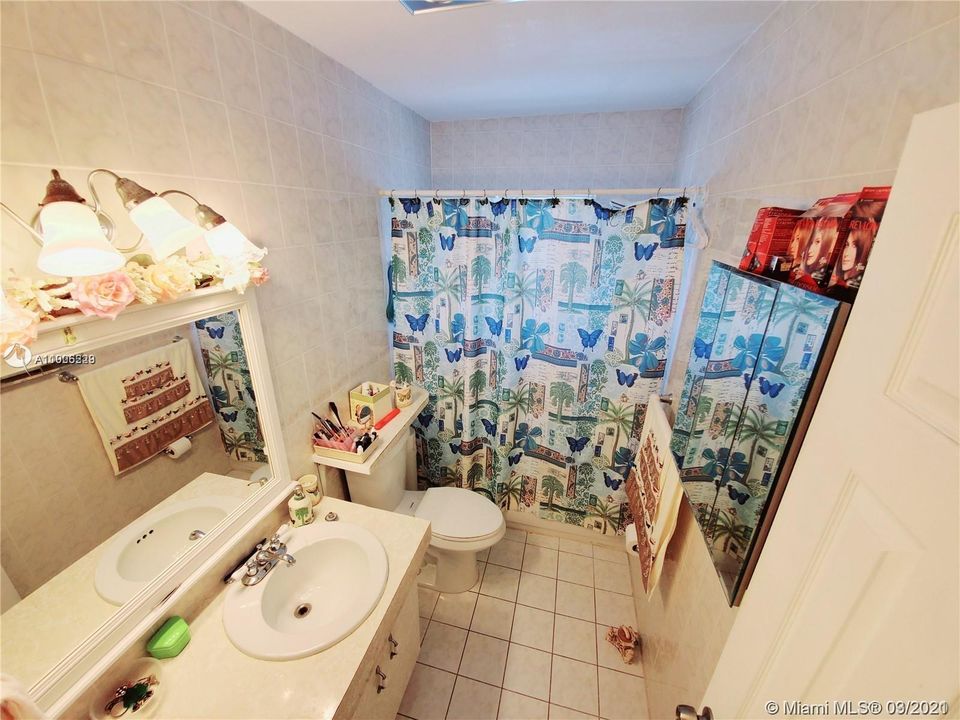 最近售出: $80,000 (1 贝兹, 1 浴室, 720 平方英尺)