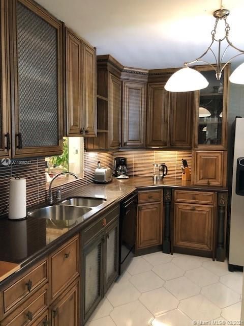 Recently Sold: $240,000 (2 beds, 2 baths, 1144 Square Feet)