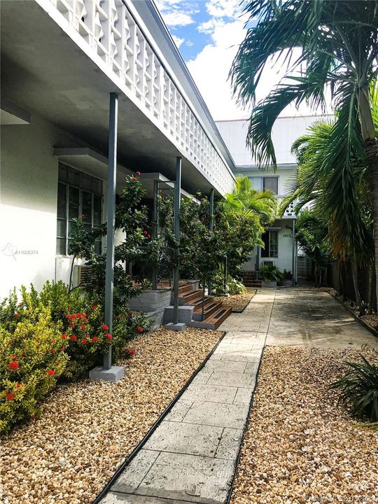 Recently Rented: $1,350 (1 beds, 1 baths, 785 Square Feet)