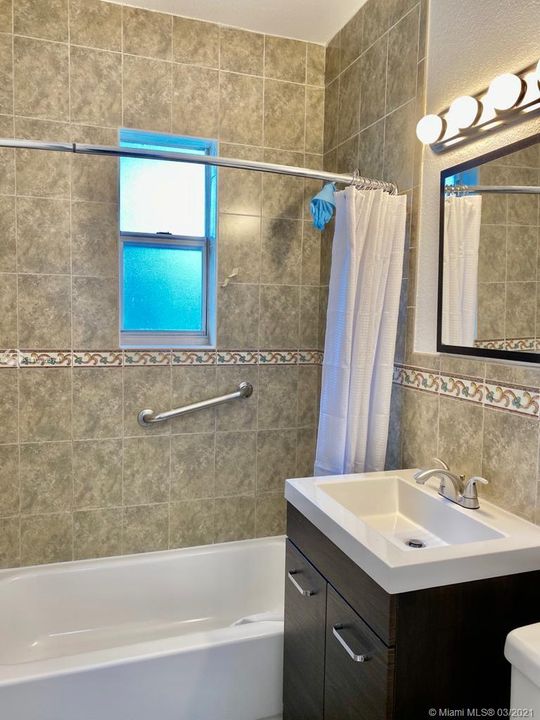 Recently Rented: $1,350 (1 beds, 1 baths, 785 Square Feet)