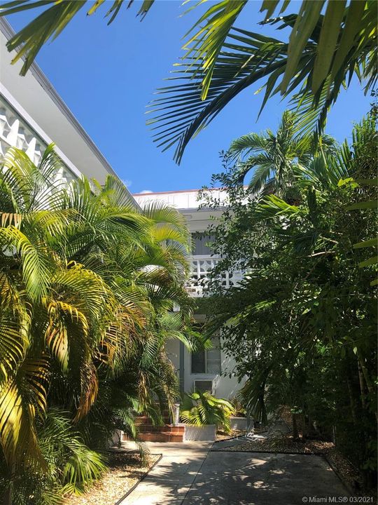 Recently Rented: $1,350 (1 beds, 1 baths, 785 Square Feet)