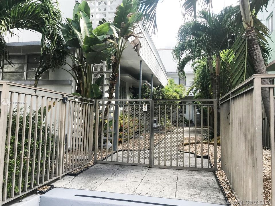 Recently Rented: $1,350 (1 beds, 1 baths, 785 Square Feet)