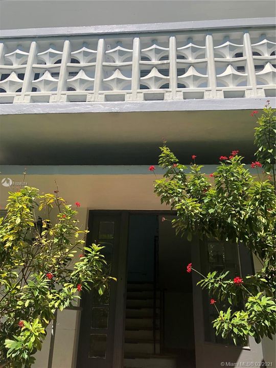 Recently Rented: $1,350 (1 beds, 1 baths, 785 Square Feet)