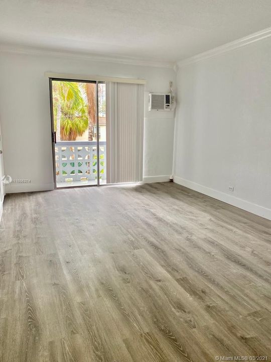 Recently Rented: $1,350 (1 beds, 1 baths, 785 Square Feet)