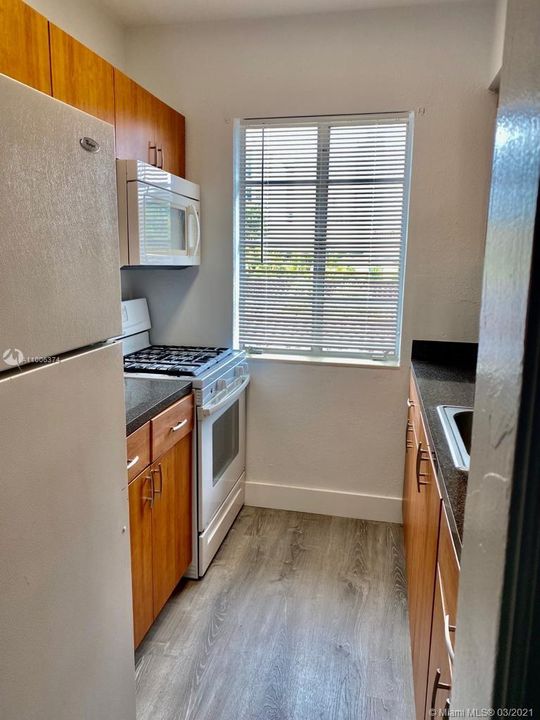 Recently Rented: $1,350 (1 beds, 1 baths, 785 Square Feet)
