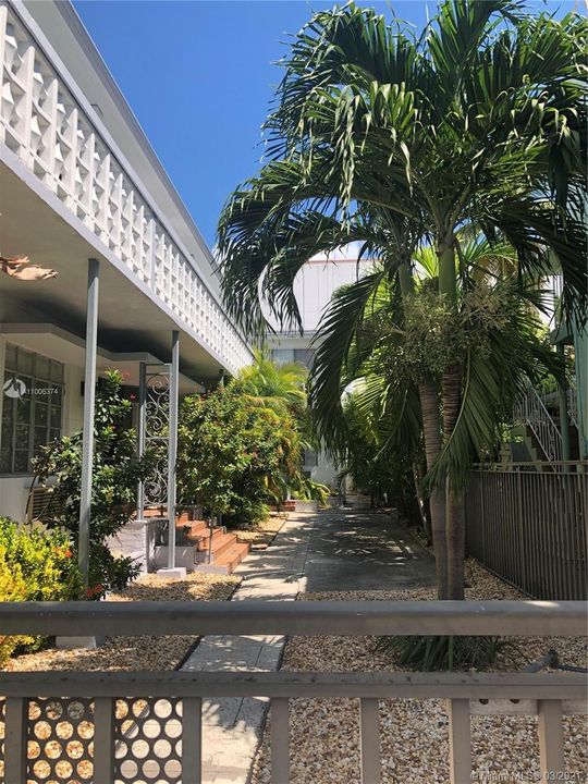 Recently Rented: $1,350 (1 beds, 1 baths, 785 Square Feet)