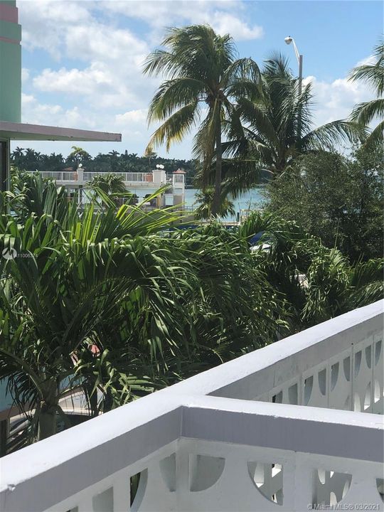 Recently Rented: $1,350 (1 beds, 1 baths, 785 Square Feet)