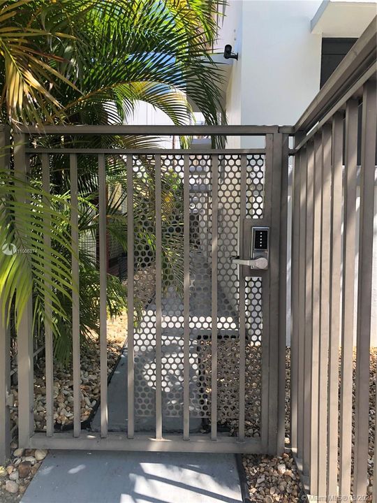 Recently Rented: $1,350 (1 beds, 1 baths, 785 Square Feet)