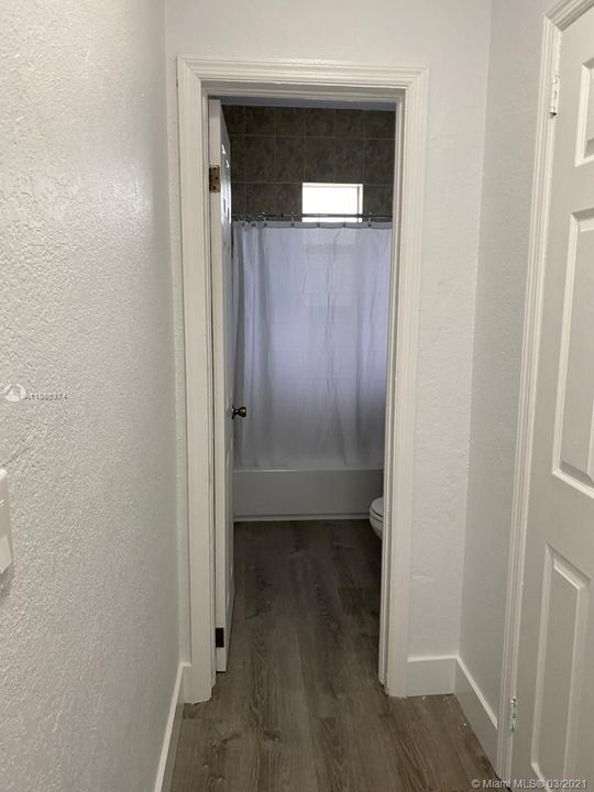 Recently Rented: $1,350 (1 beds, 1 baths, 785 Square Feet)