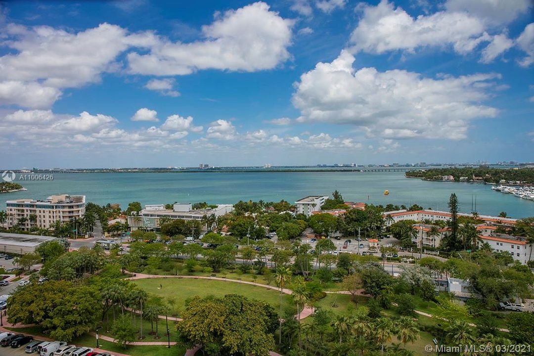 Recently Sold: $1,275,000 (2 beds, 2 baths, 1917 Square Feet)