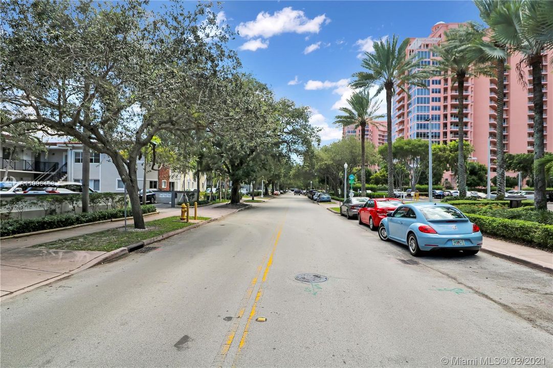 Recently Sold: $250,000 (2 beds, 1 baths, 783 Square Feet)