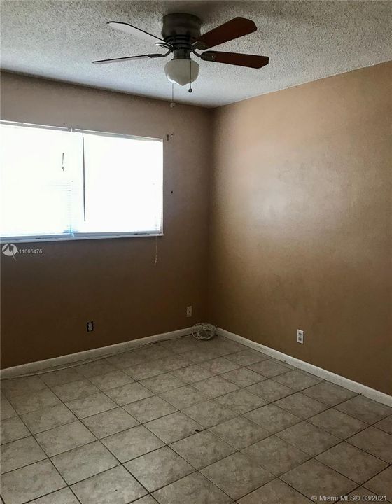 Recently Rented: $1,500 (3 beds, 2 baths, 1000 Square Feet)