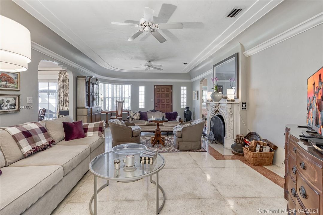 Recently Sold: $1,450,000 (3 beds, 2 baths, 2346 Square Feet)