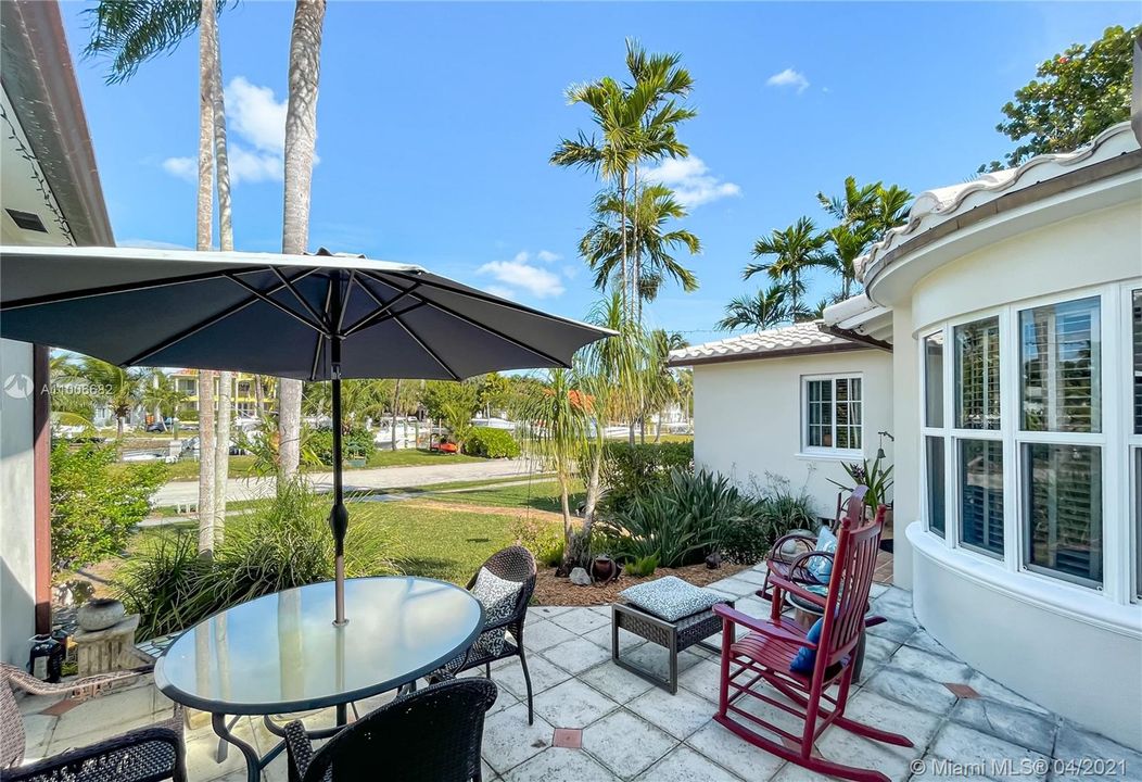 Recently Sold: $1,450,000 (3 beds, 2 baths, 2346 Square Feet)